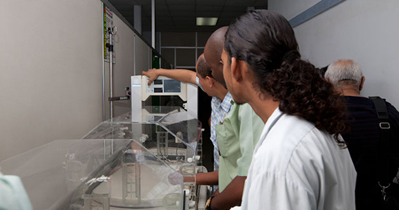 Demonstration of how to use incubator